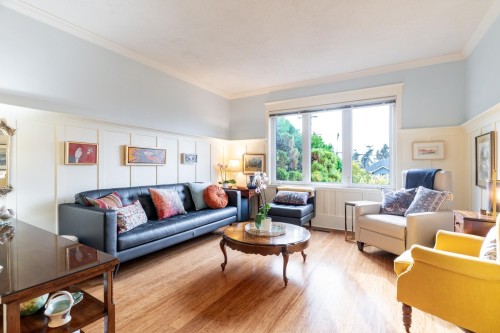 114 Kings Road W, North Vancouver, BC 