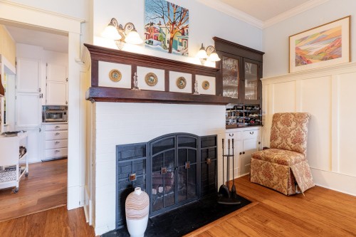 114 Kings Road W, North Vancouver, BC 