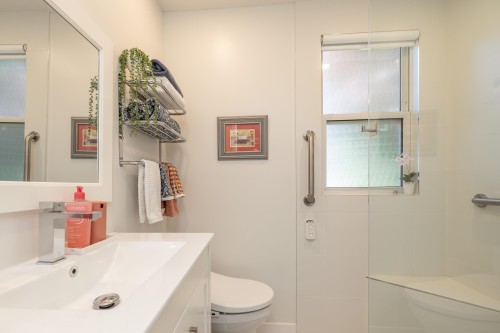 114 Kings Road W, North Vancouver, BC 
