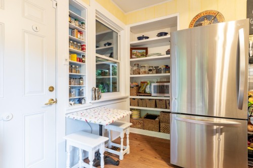 114 Kings Road W, North Vancouver, BC 