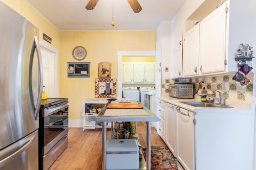 114 Kings Road W, North Vancouver, BC 