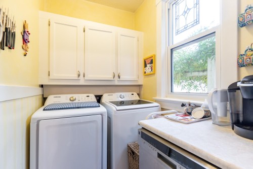 114 Kings Road W, North Vancouver, BC 