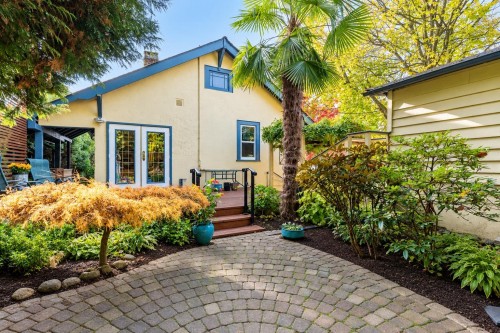 114 Kings Road W, North Vancouver, BC 