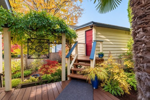 114 Kings Road W, North Vancouver, BC 