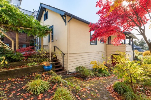 114 Kings Road W, North Vancouver, BC 