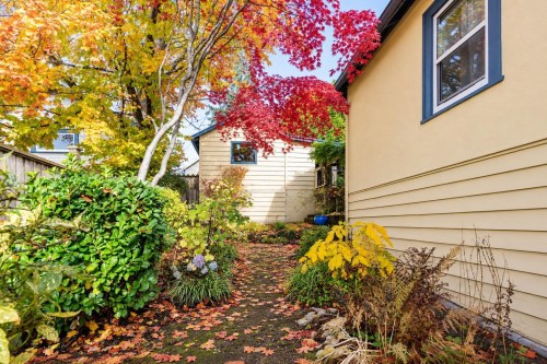 114 Kings Road W, North Vancouver, BC 