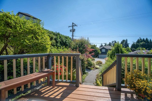 114 Kings Road W, North Vancouver, BC 