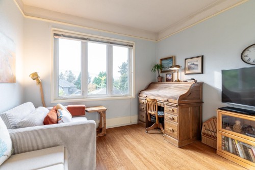 114 Kings Road W, North Vancouver, BC 