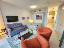 909-180 2nd Avenue EVancouver, BC V5T 0K4
