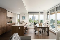 201-8486 Oak Street  Vancouver, BC V6P 4B1