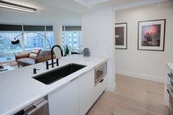 703-1288 Alberni Street  Vancouver, BC V6E 4N5
