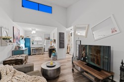 401-2173 6 Avenue W Vancouver, BC V6K 1V5