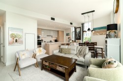 309-3438 Sawmill Crescent Vancouver, BC V5S 0E3