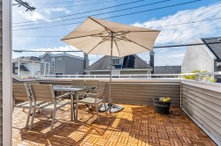 304-223 Keith Road E North Vancouver, BC V7L 1V4
