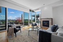 702-876 Keith Road  West Vancouver, BC V7T 1M3