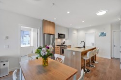 311-707 Como Lake Avenue  Coquitlam, BC V3J 0J5
