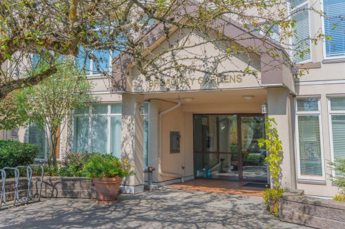309-2677 E Broadway  Vancouver, BC V5M 1Y6