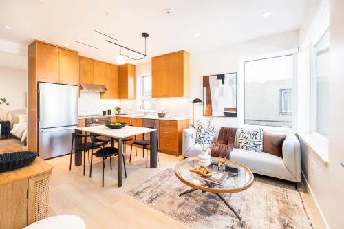 2-2995 Adanac Street  Vancouver, BC V5K 2N4