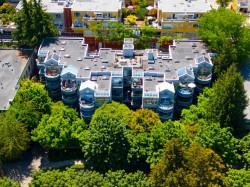 301-2250 3rd Avenue W Vancouver, BC V6K 1L4