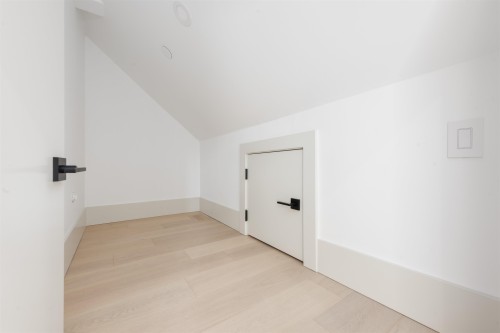1-375 33Rd Avenue E, Vancouver, BC 