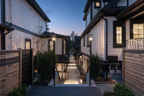 1-375 33Rd Avenue E, Vancouver, BC 