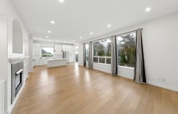 122 Chestnut Court  Port Moody, BC V3H 5G4