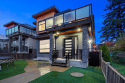 1041 Stewart Avenue  Coquitlam, BC V3K 2N8