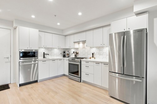 305-1519 Crown Street  North Vancouver, BC V7J 1G6