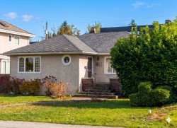 568 King Edward Avenue W Vancouver, BC V5Z 2C3