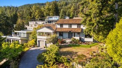 3845 Southridge Avenue  West Vancouver, BC V7V 3H9