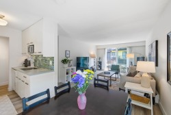 203-270 3rd Street W North Vancouver, BC V7M 1G1