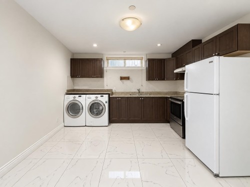 7452 Humm St, Vancouver, BC 