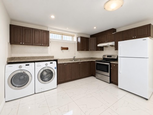 7452 Humm St, Vancouver, BC 