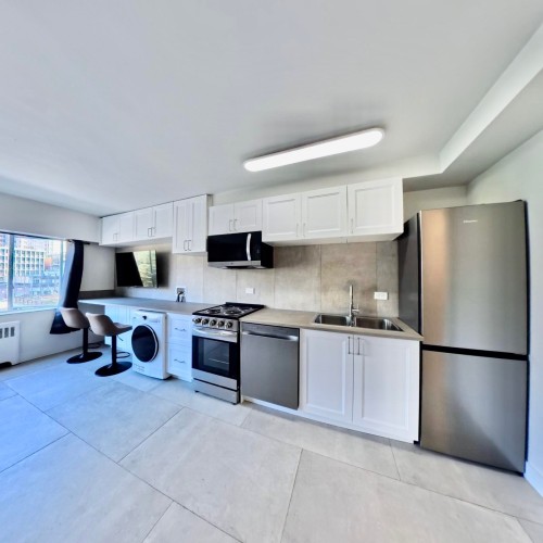 210-1540 Haro Street , Vancouver, BC V6G 1G5 2
