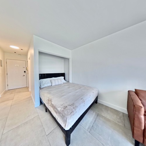 210-1540 Haro Street , Vancouver, BC V6G 1G5 5