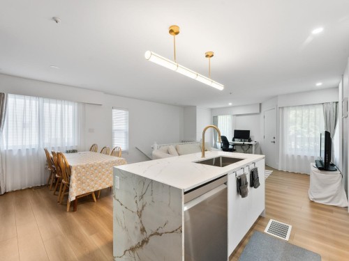 310 16Th Avenue, Vancouver, BC 