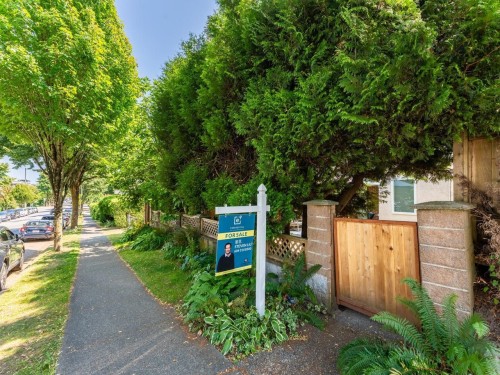 310 16Th Avenue, Vancouver, BC 