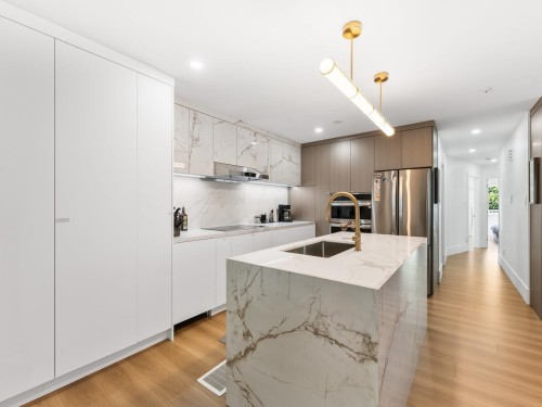 310 16Th Avenue, Vancouver, BC 