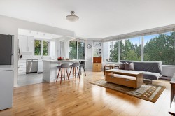 601-7321 Halifax Street Burnaby, BC V5A 4R5
