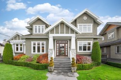 186 Macdonald Avenue  Burnaby, BC V5C 4M5