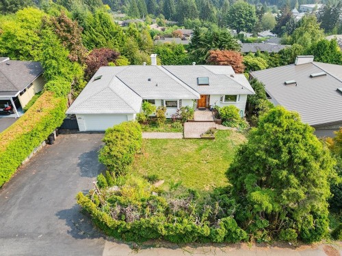 96 Bonnymuir Drive  West Vancouver, BC V7S 1L2