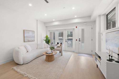 2133 Pender Street E, Vancouver, BC 
