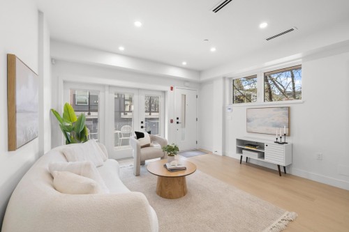 2133 Pender Street E, Vancouver, BC 