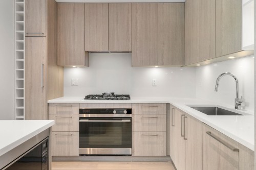 115-747 3rd Street E North Vancouver, BC V7L 1G8