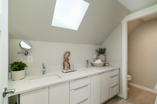 2267 Napier Street, Vancouver, BC 