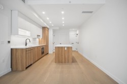 310-8398 Oak Street  Vancouver, BC V6P 0L9