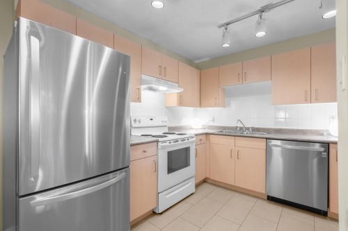 501-2012 Fullerton Avenue  North Vancouver, BC V7P 3E3