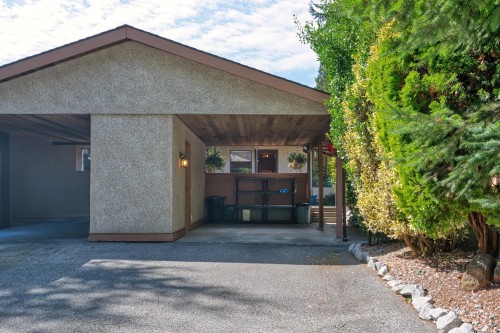837 North Road  Gibsons, BC V0N 1V9