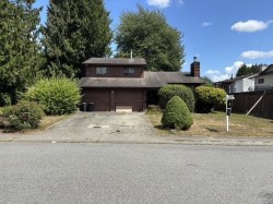 11786 212 Street Maple Ridge, BC V2X 8P9