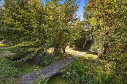 242 Boyne Street NNew Westminster, BC V3M 5J8
